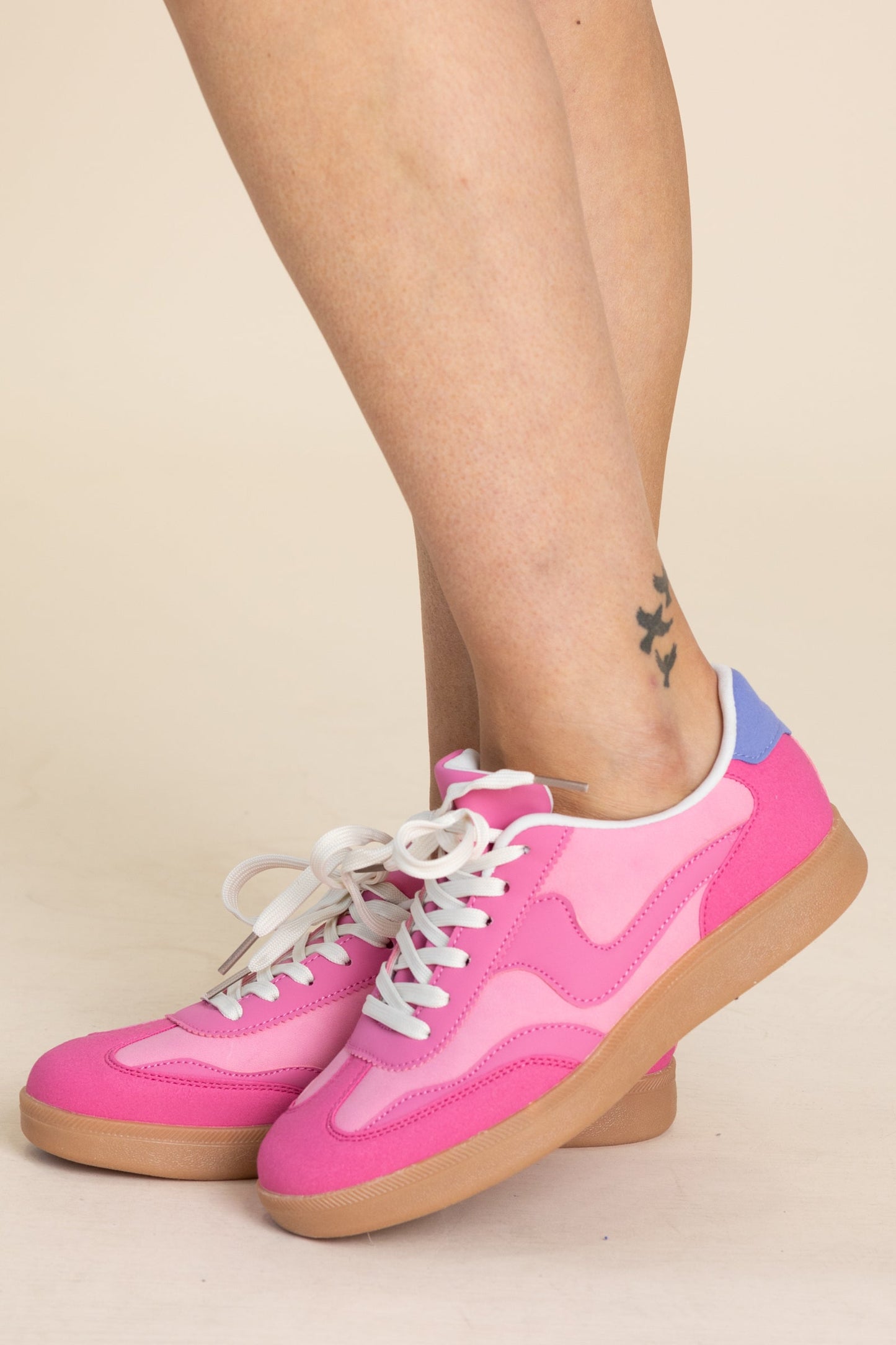 Wavy Design Low Top Sneakers