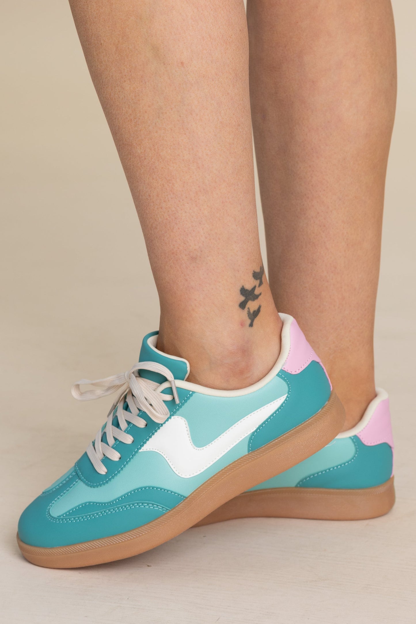 Wavy Design Low Top Sneakers