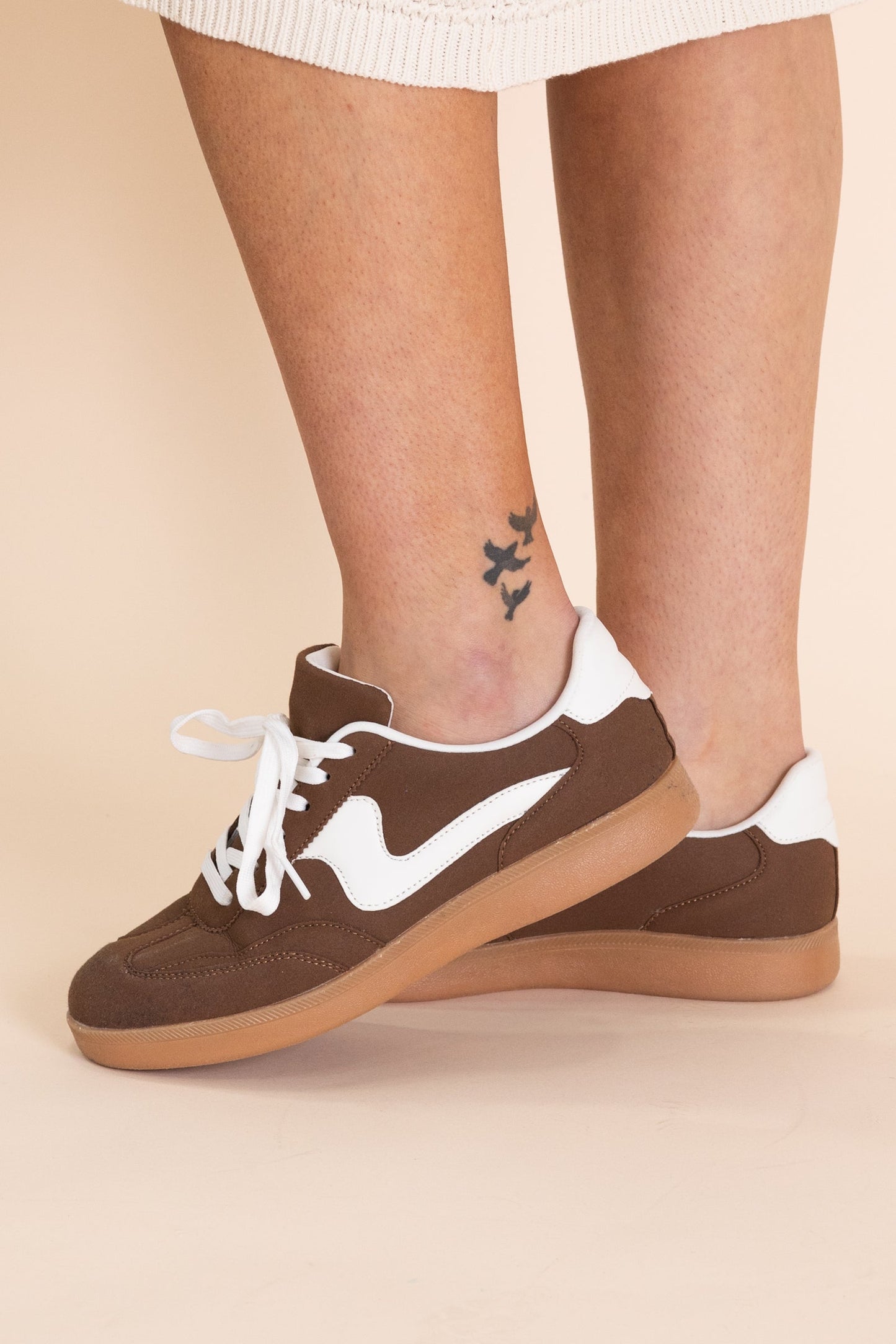 Wavy Design Low Top Sneakers
